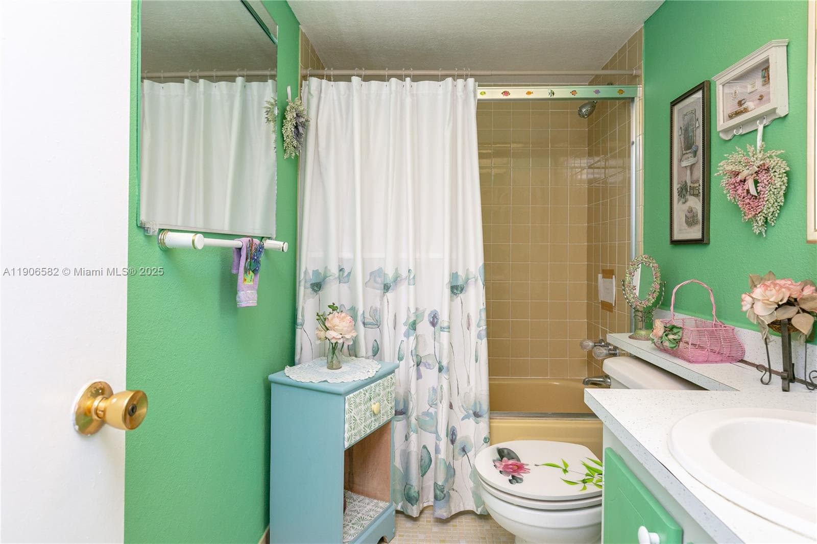 MEADOWBROOK · #107 in Hallandale Beach - Photo 16