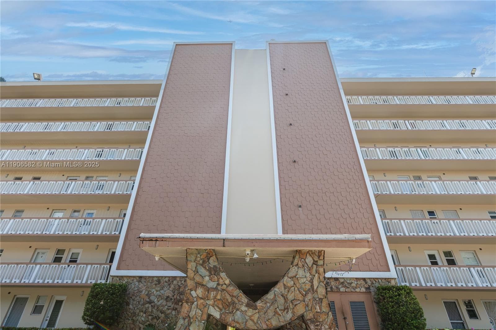 MEADOWBROOK · #107 in Hallandale Beach - Photo 26