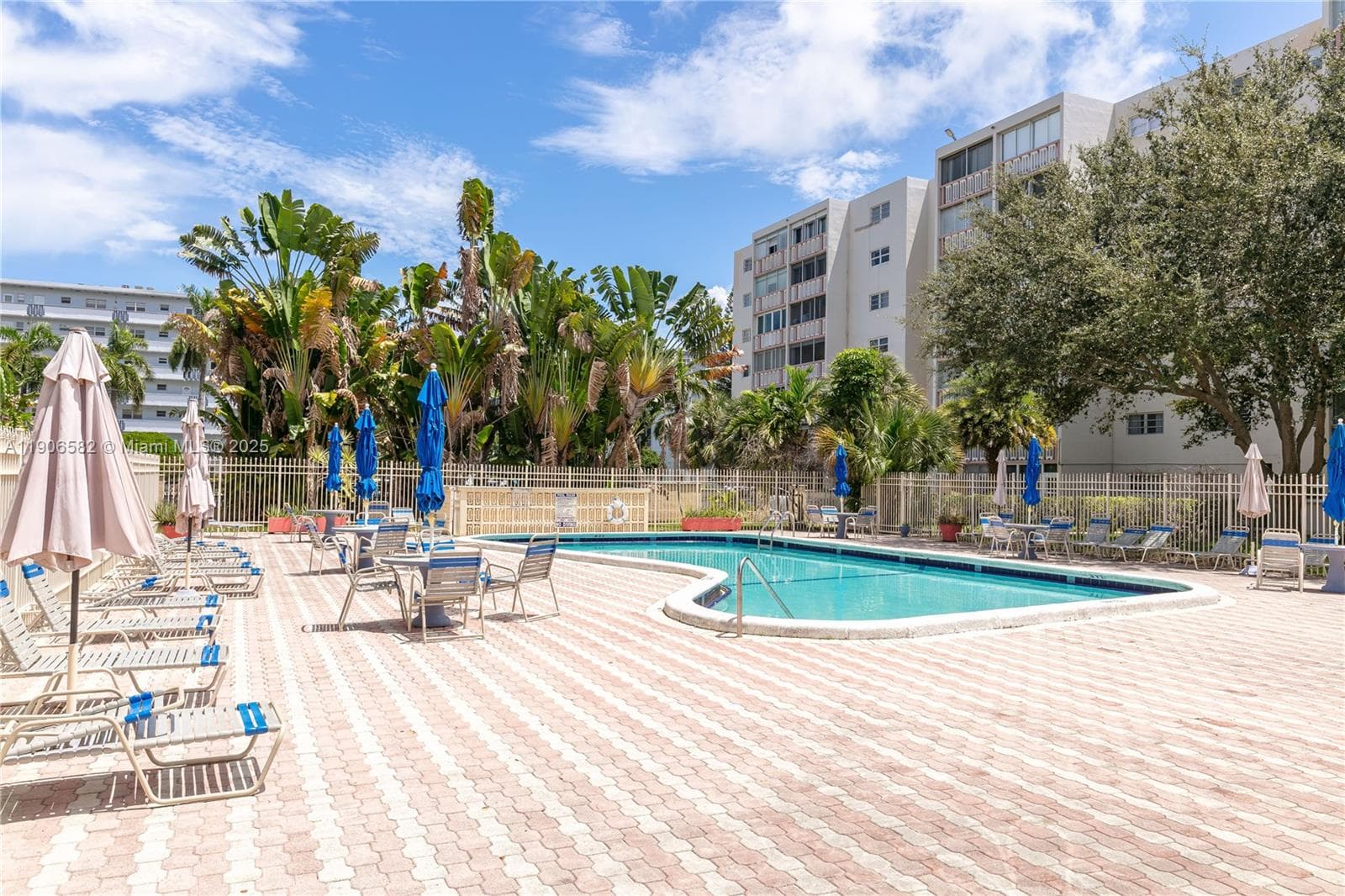 MEADOWBROOK · #107 in Hallandale Beach - Photo 24