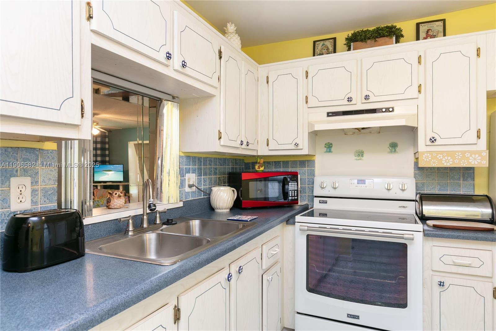 MEADOWBROOK · #107 in Hallandale Beach - Photo 8