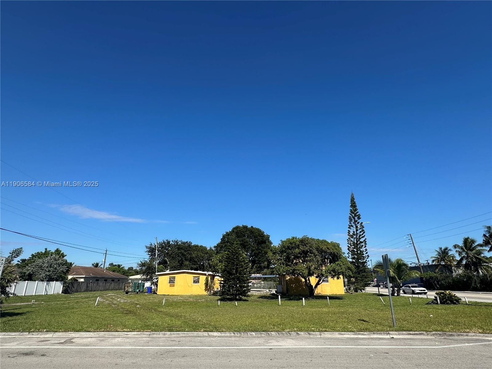 733 NW 27th Ave photo 2