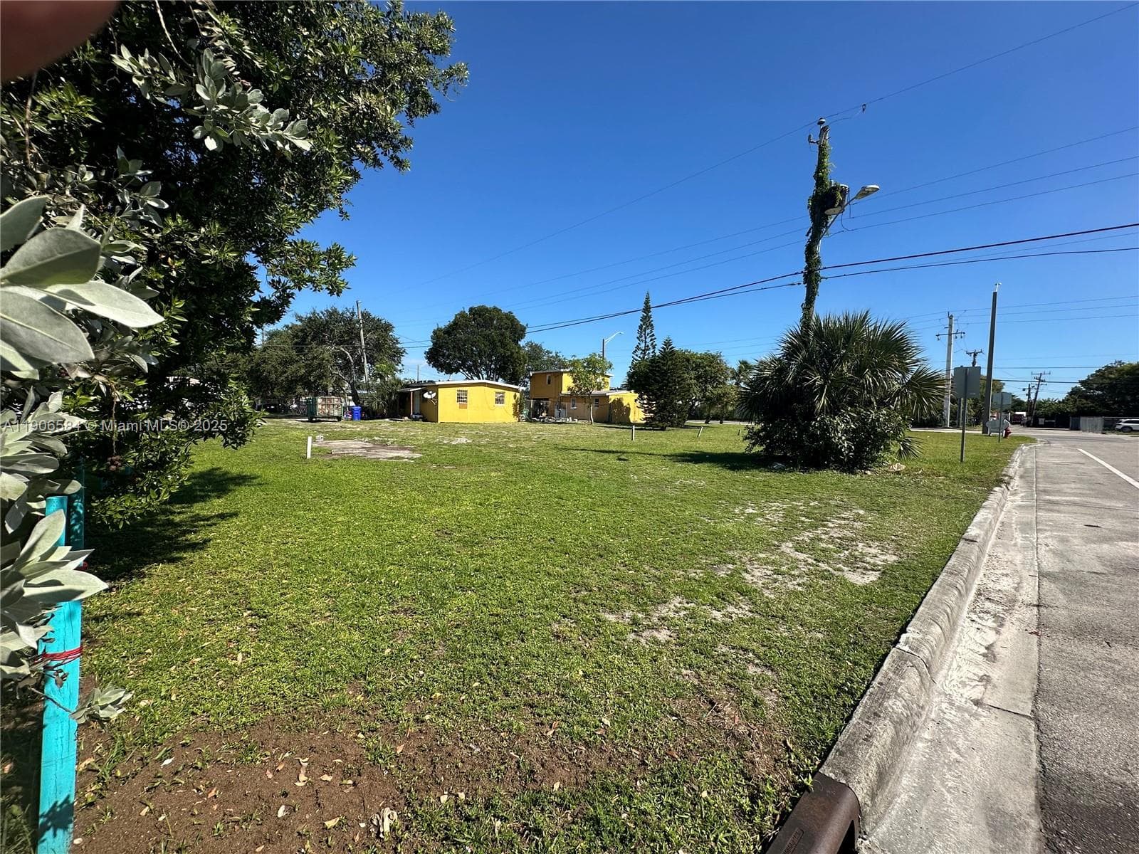 733 NW 27th Ave photo 4
