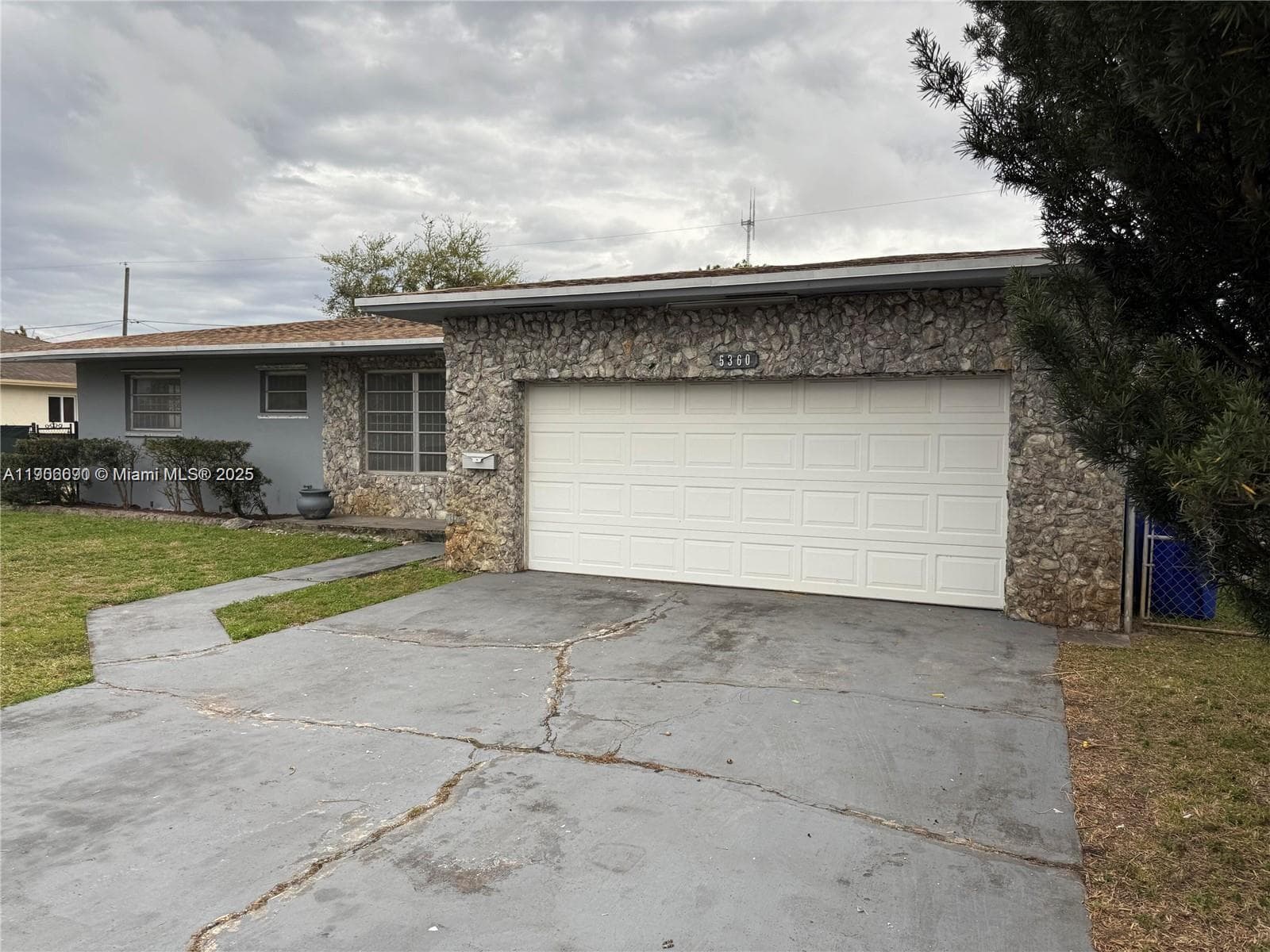 5360 Fletcher St photo 3
