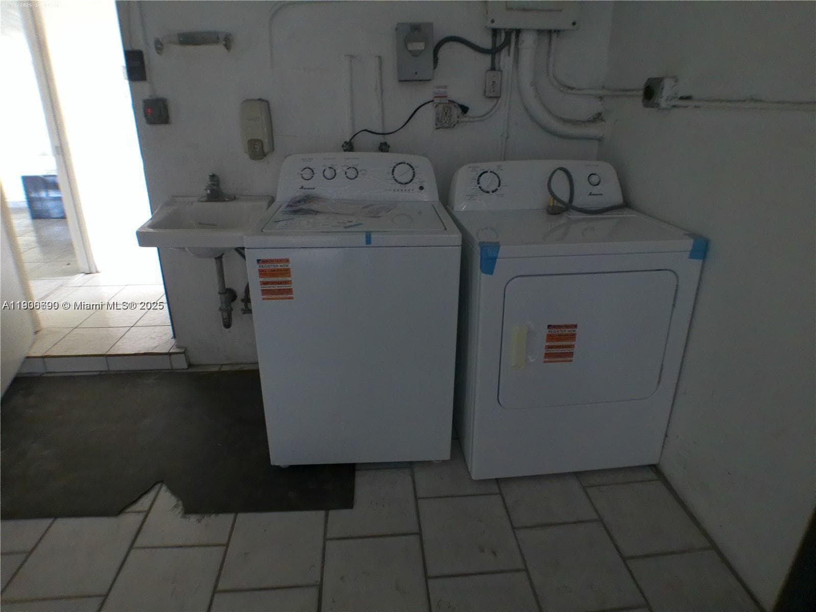 5360 Fletcher St photo 29