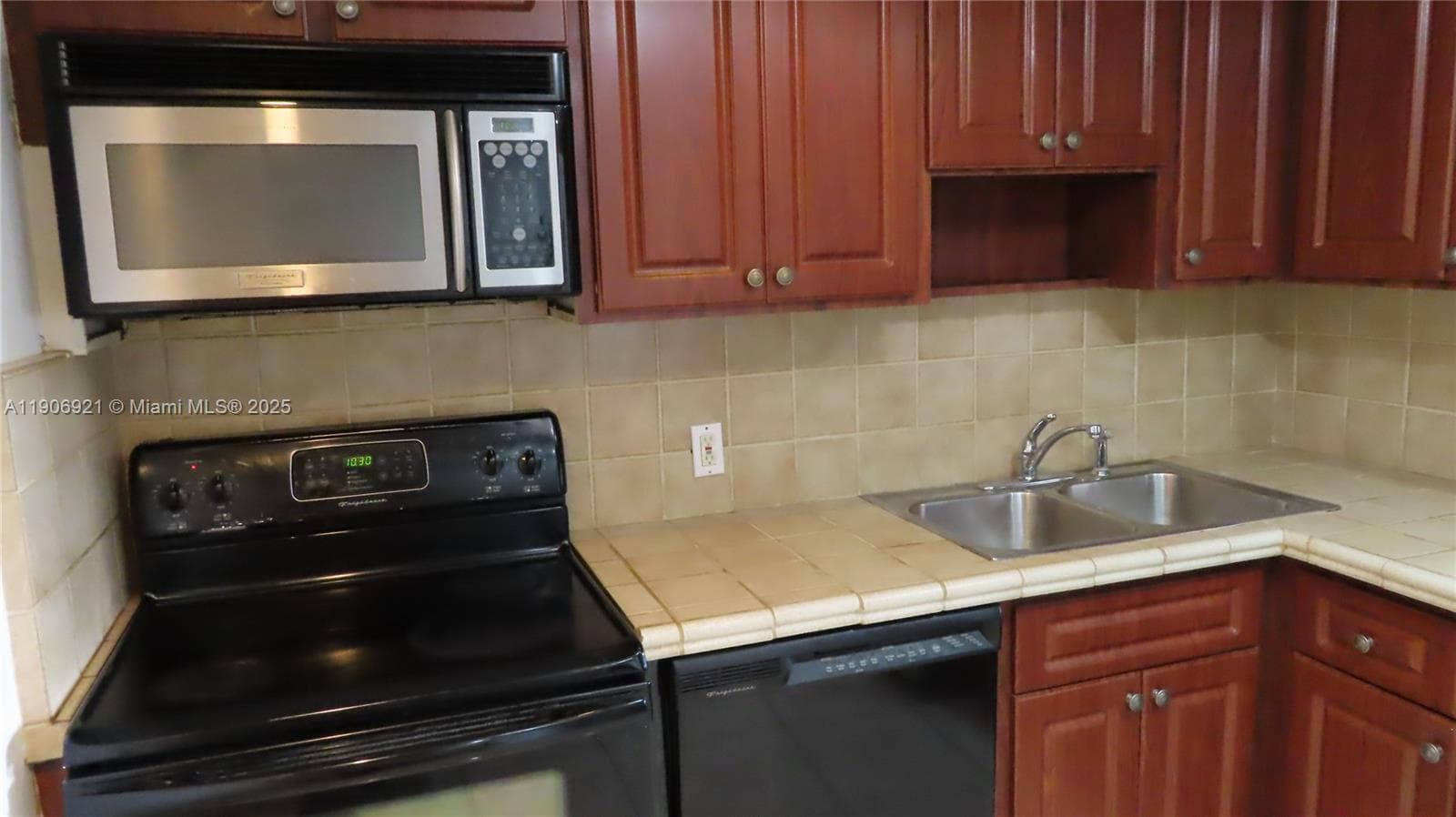 ARLEN BEACH CONDO · #511 in Miami Beach - Photo 12