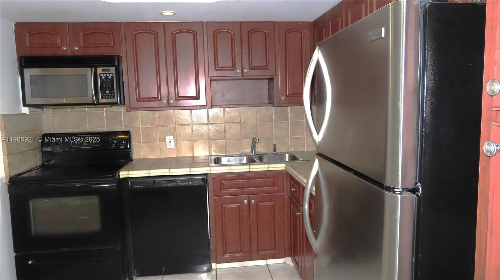 ARLEN BEACH CONDO · #511 in Miami Beach - Photo 10