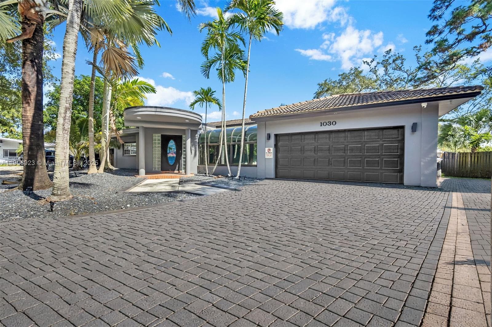 1030 SW 14th Ter photo 2