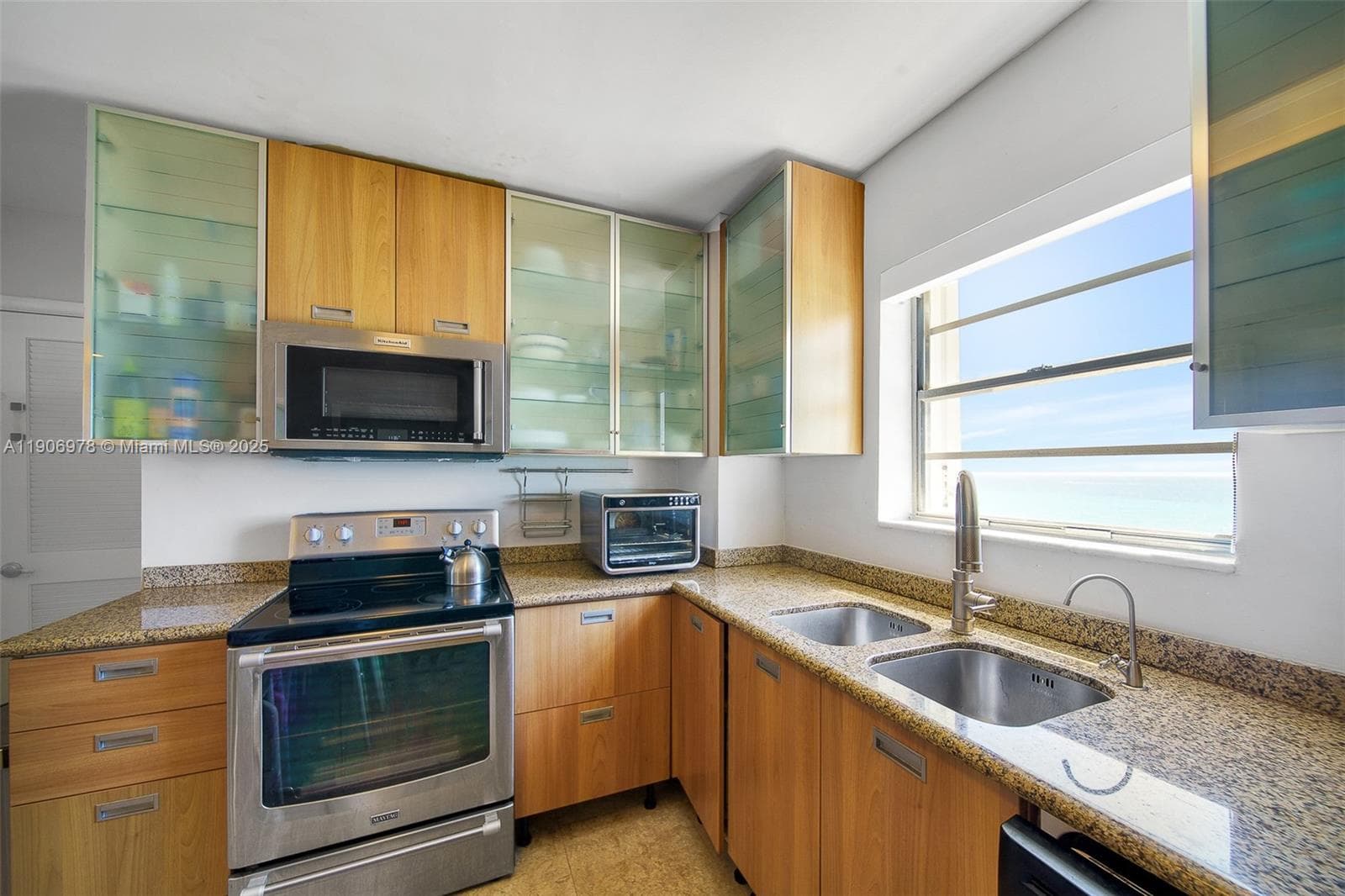 Corinthian Condo · #10G in Miami Beach - Photo 16