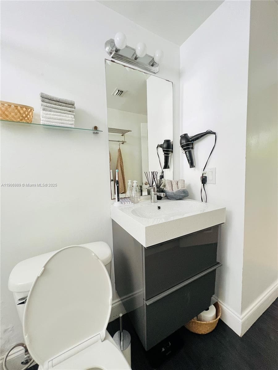 PINE TREE PLACE CONDO · #308 in Miami Beach - Photo 14