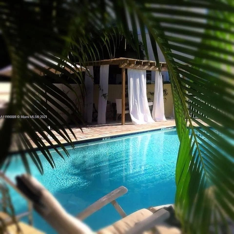 PINE TREE PLACE CONDO · #308 in Miami Beach - Photo 25