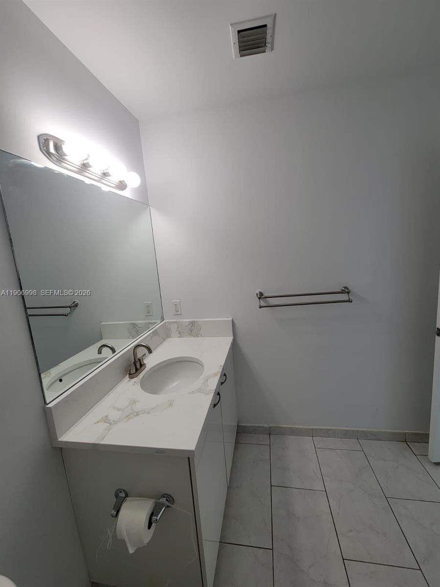 Loft Downtown II · #2415 in Miami - Photo 23