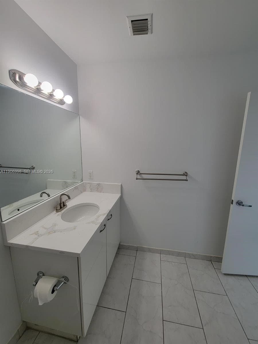 Loft Downtown II · #2415 in Miami - Photo 25