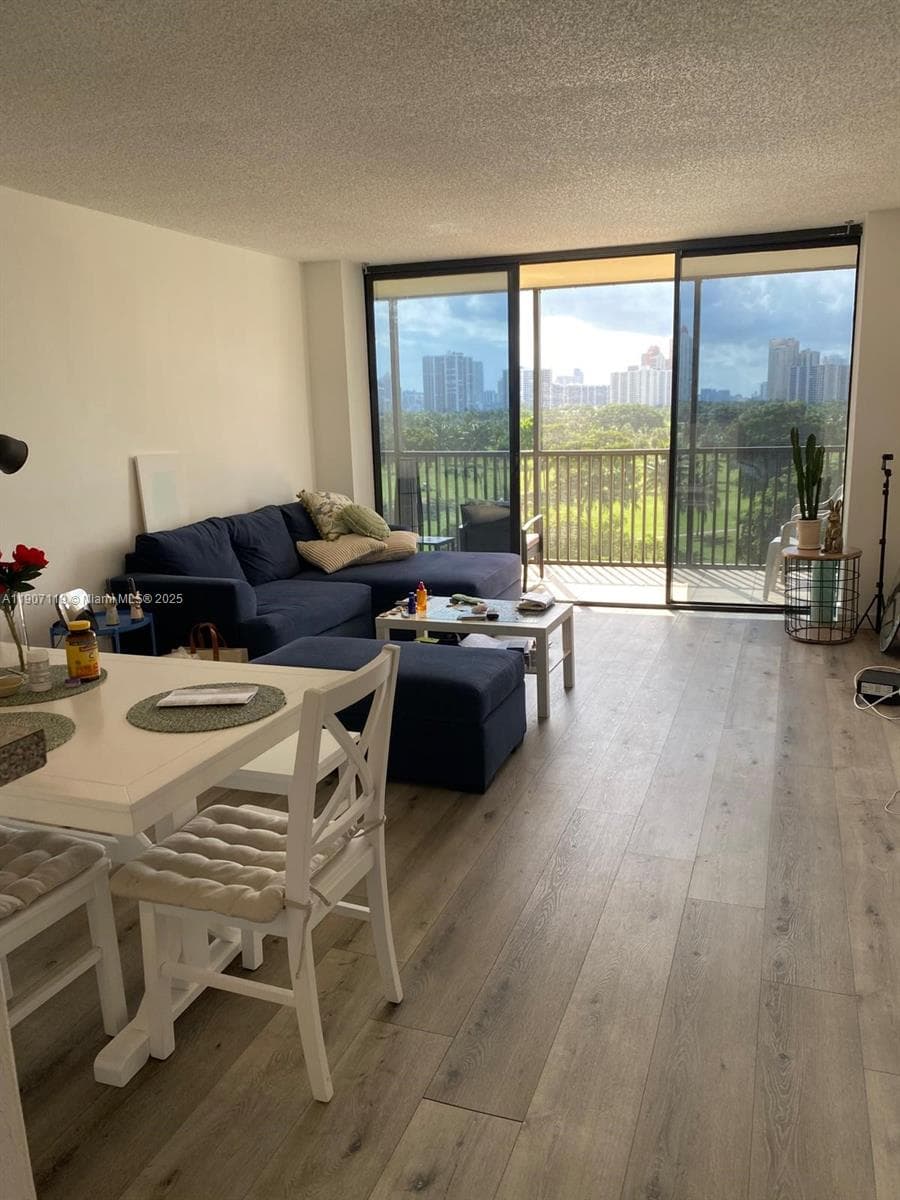 Coronado towers · #737 in Aventura - Photo 15