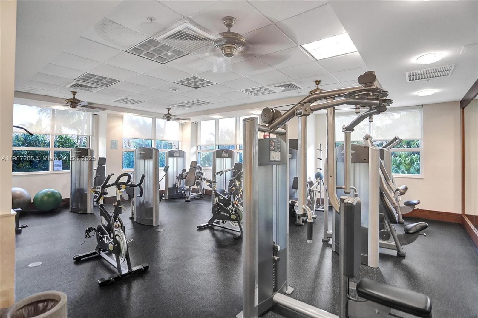 TURNBERRY ON THE GREEN CO · #2507 in Aventura - Photo 16