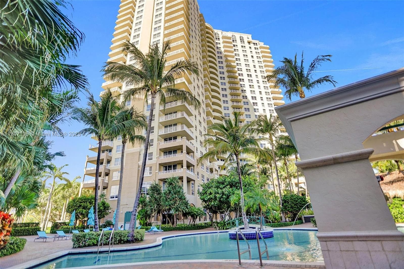 TURNBERRY ON THE GREEN CO · #2507 in Aventura - Photo 12