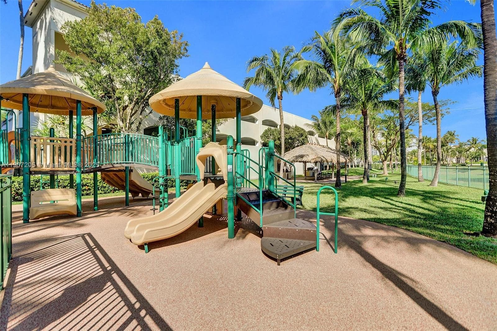 TURNBERRY ON THE GREEN CO · #2507 in Aventura - Photo 5