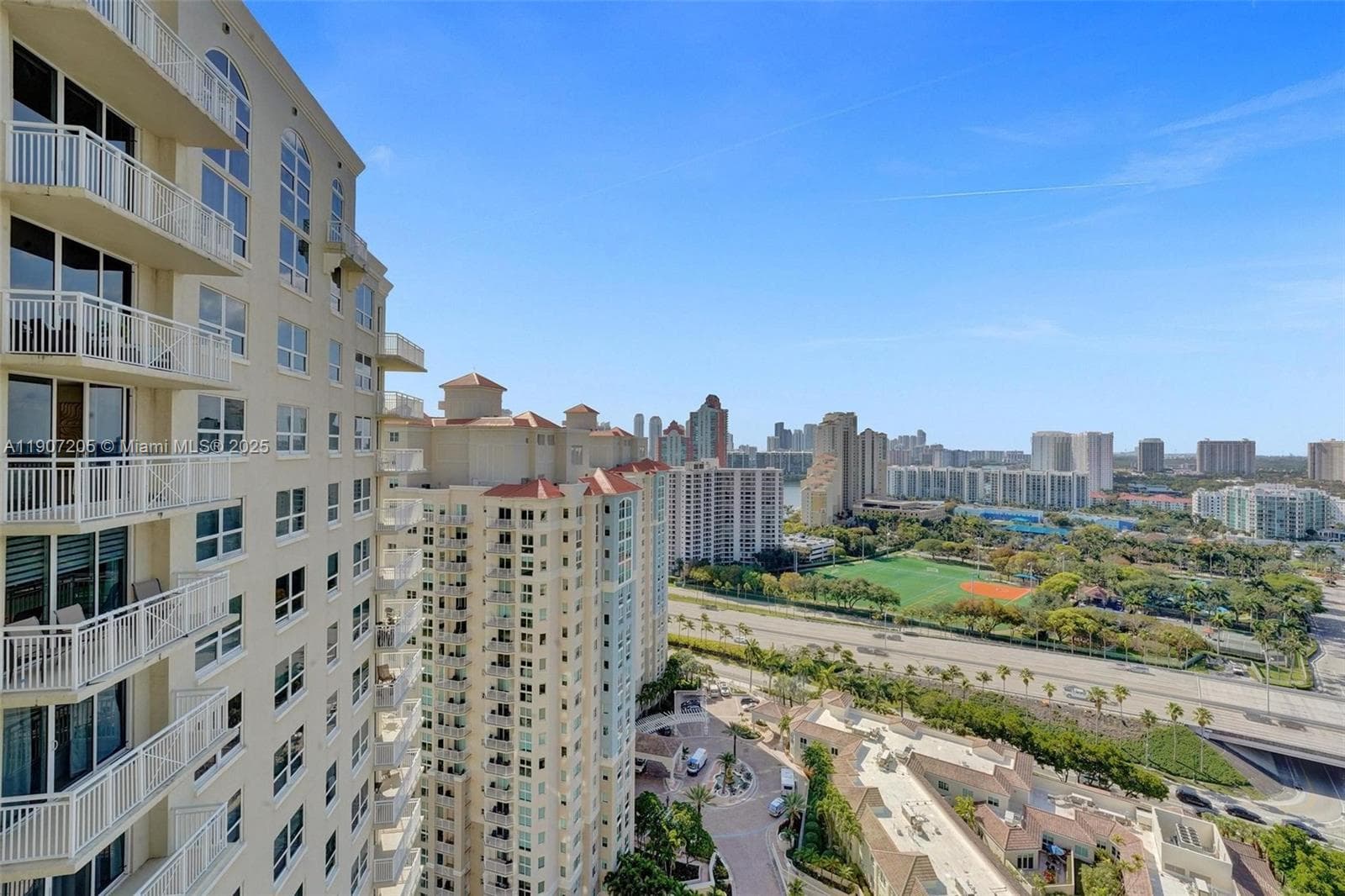 TURNBERRY ON THE GREEN CO · #2507 in Aventura - Photo 60