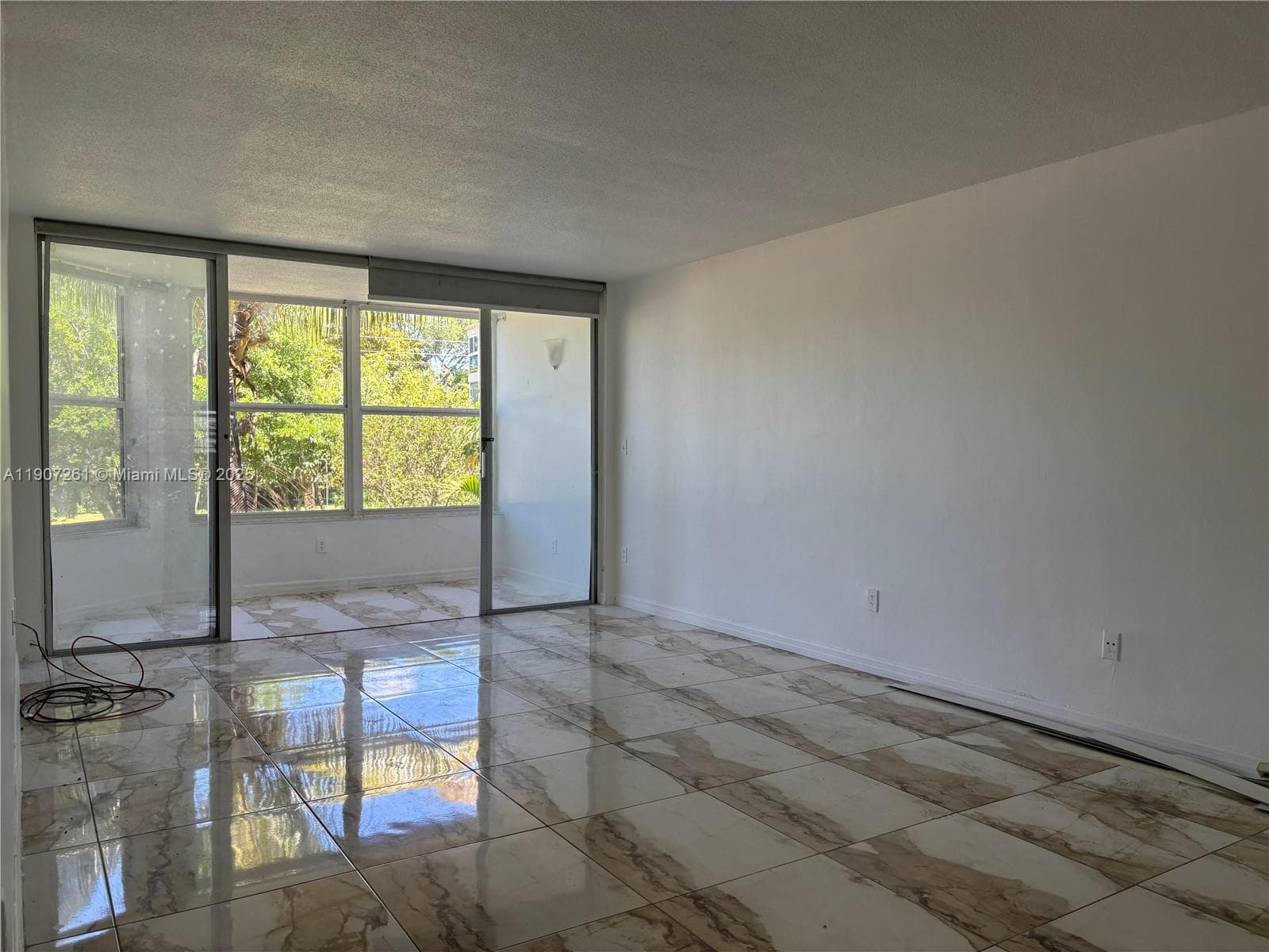 ROLLING GREEN CONDO · #C211 in Miami - Photo 3