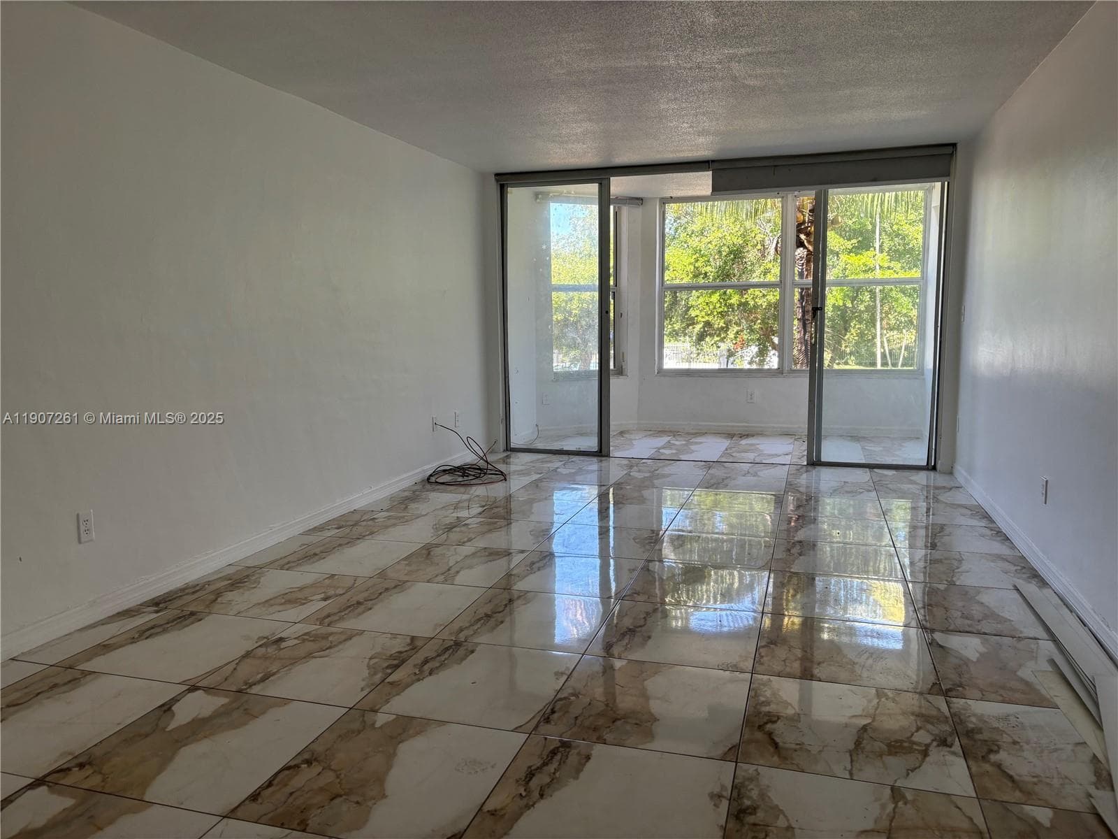 ROLLING GREEN CONDO · #C211 in Miami - Photo 5