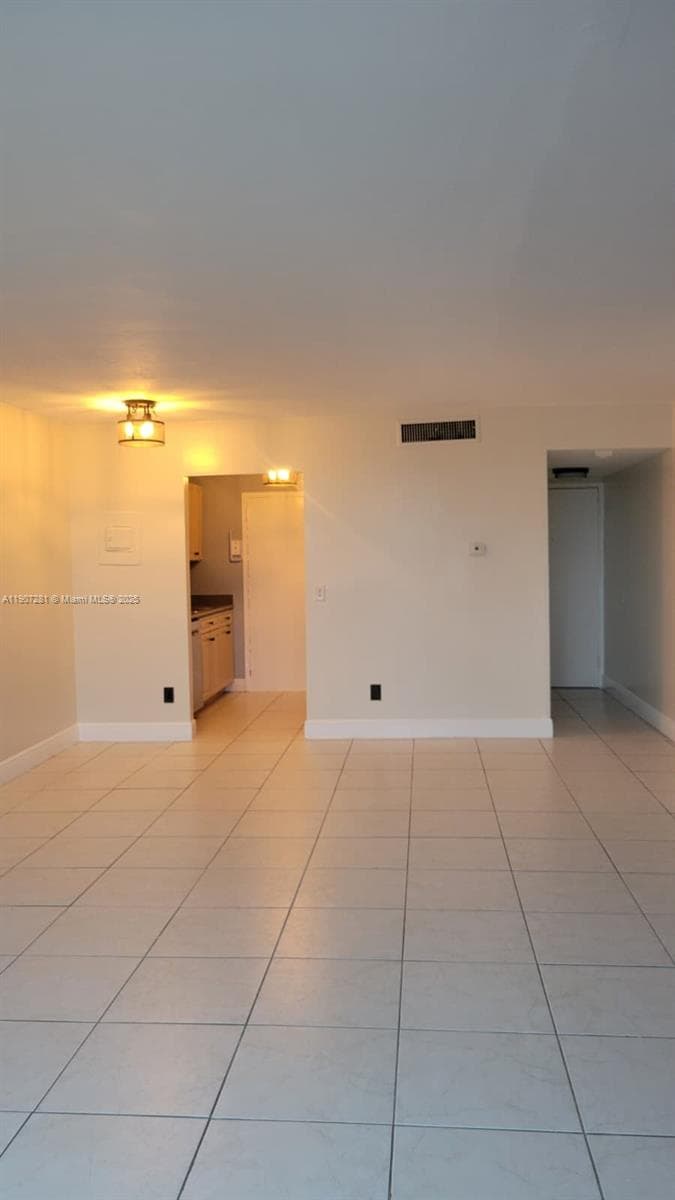 KEYSTONE TOWERS CONDO · #409 in North Miami - Photo 6