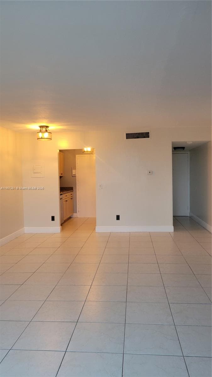 KEYSTONE TOWERS CONDO · #409 in North Miami - Photo 7