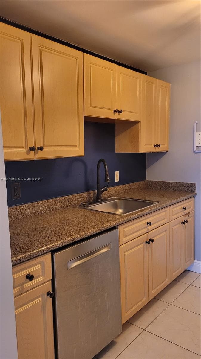 KEYSTONE TOWERS CONDO · #409 in North Miami - Photo 4