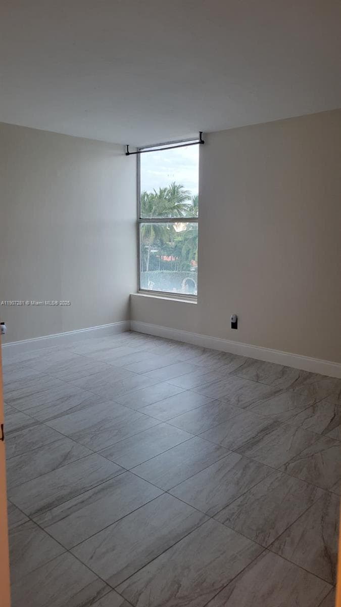 KEYSTONE TOWERS CONDO · #409 in North Miami - Photo 8