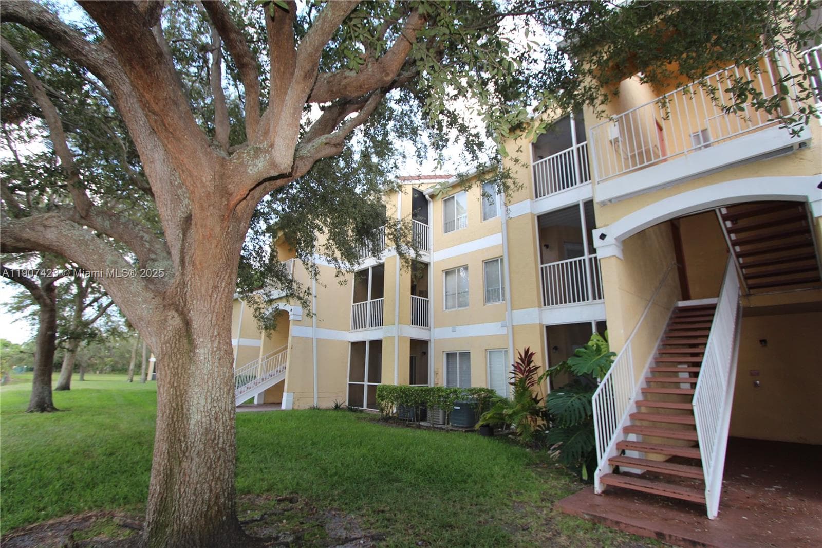 SAILBOAT POINTE CONDO · #213 in Oakland Park - Photo 2
