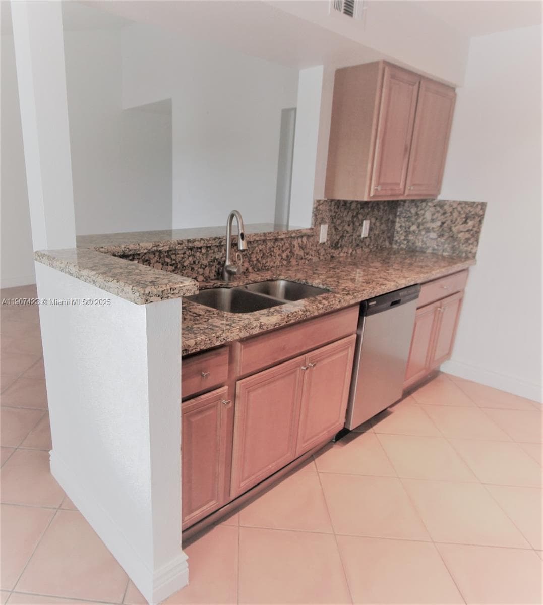 SAILBOAT POINTE CONDO · #213 in Oakland Park - Photo 8