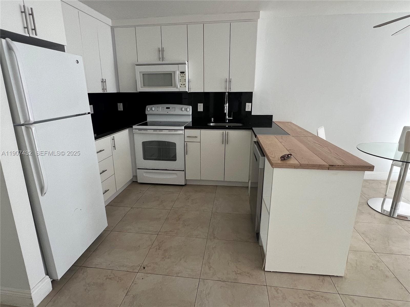 OCEAN POINT CONDO · #209 in Miami Beach - Photo 10