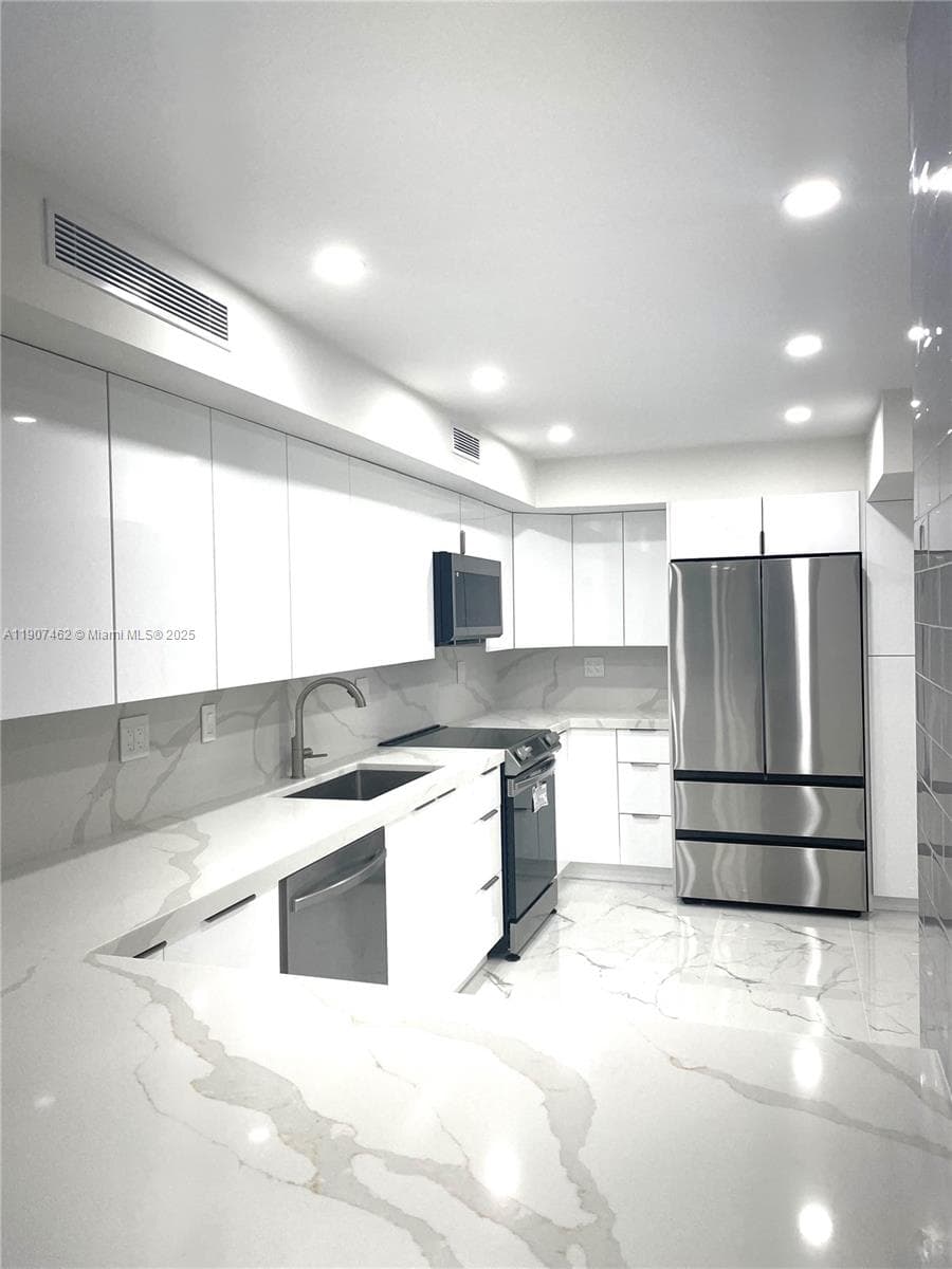 COMMODORE CONDO · #908 in Fort Lauderdale - Photo 5