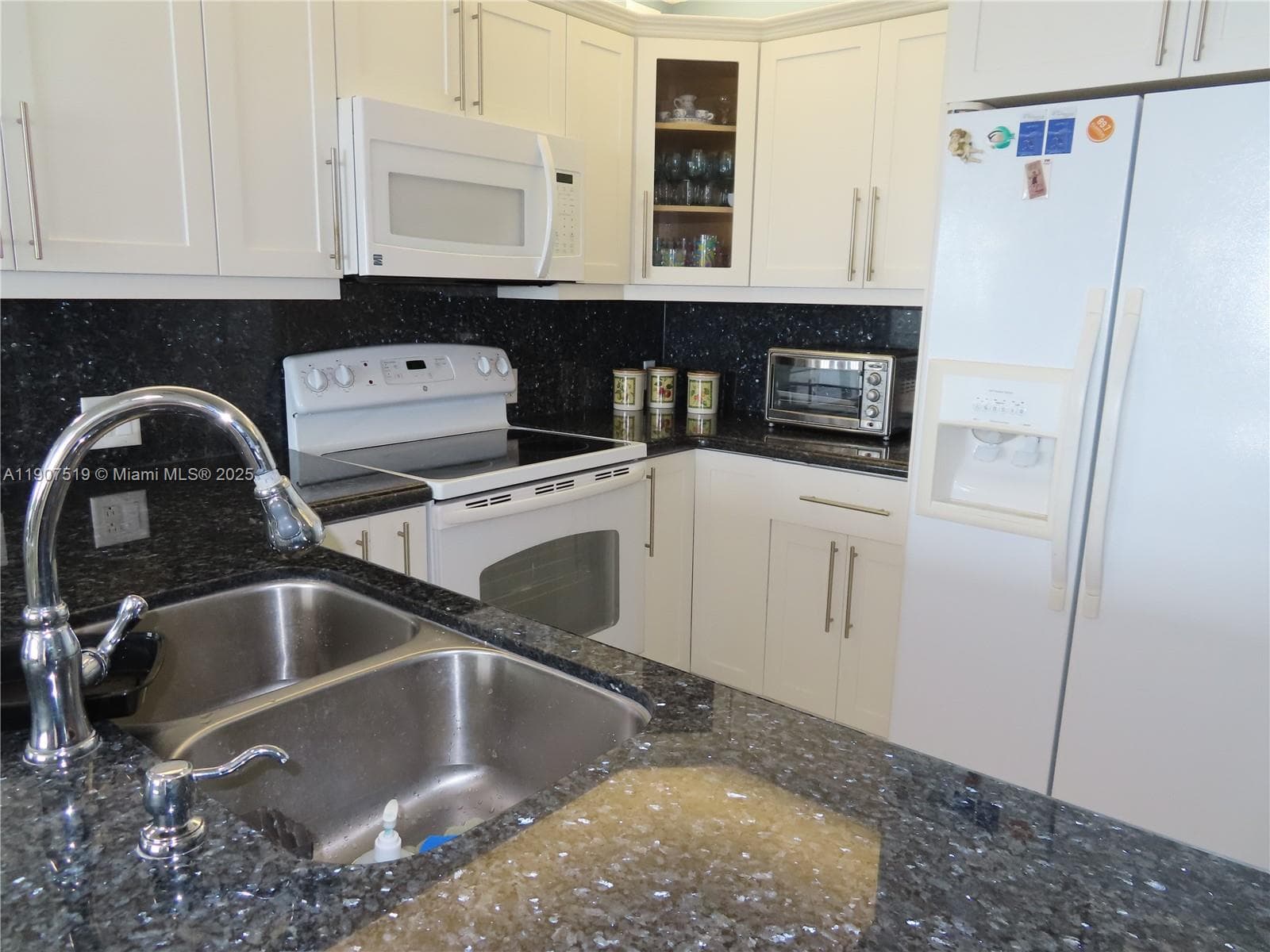 ARLEN BEACH CONDO · #304 in Miami Beach - Photo 12