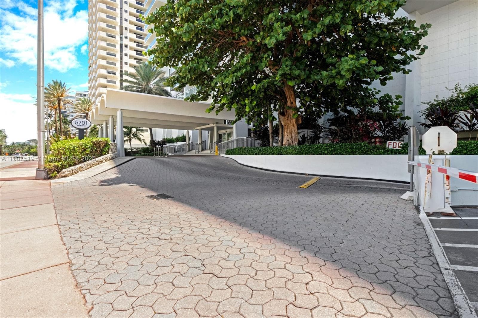 ARLEN BEACH CONDO · #304 in Miami Beach - Photo 20