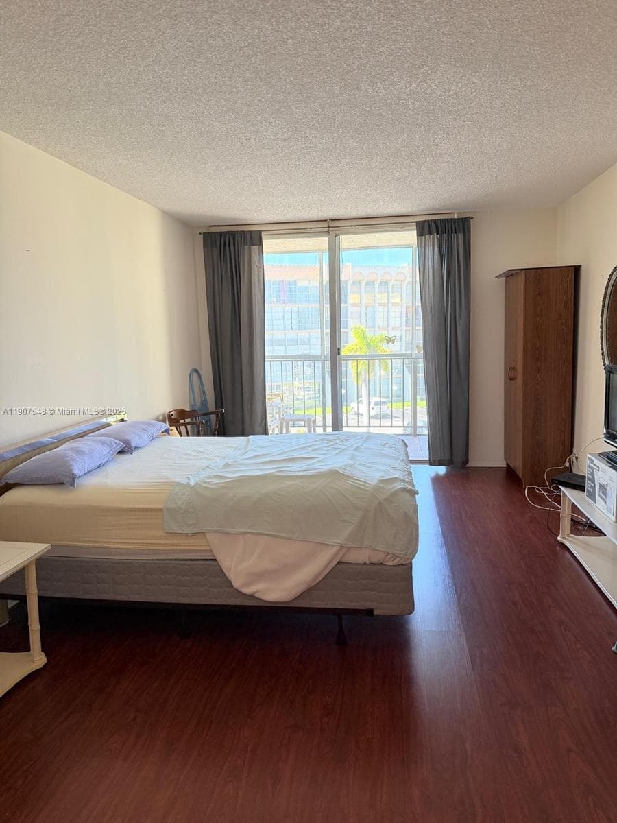 Desoto · #305 in Hallandale Beach - Photo 13
