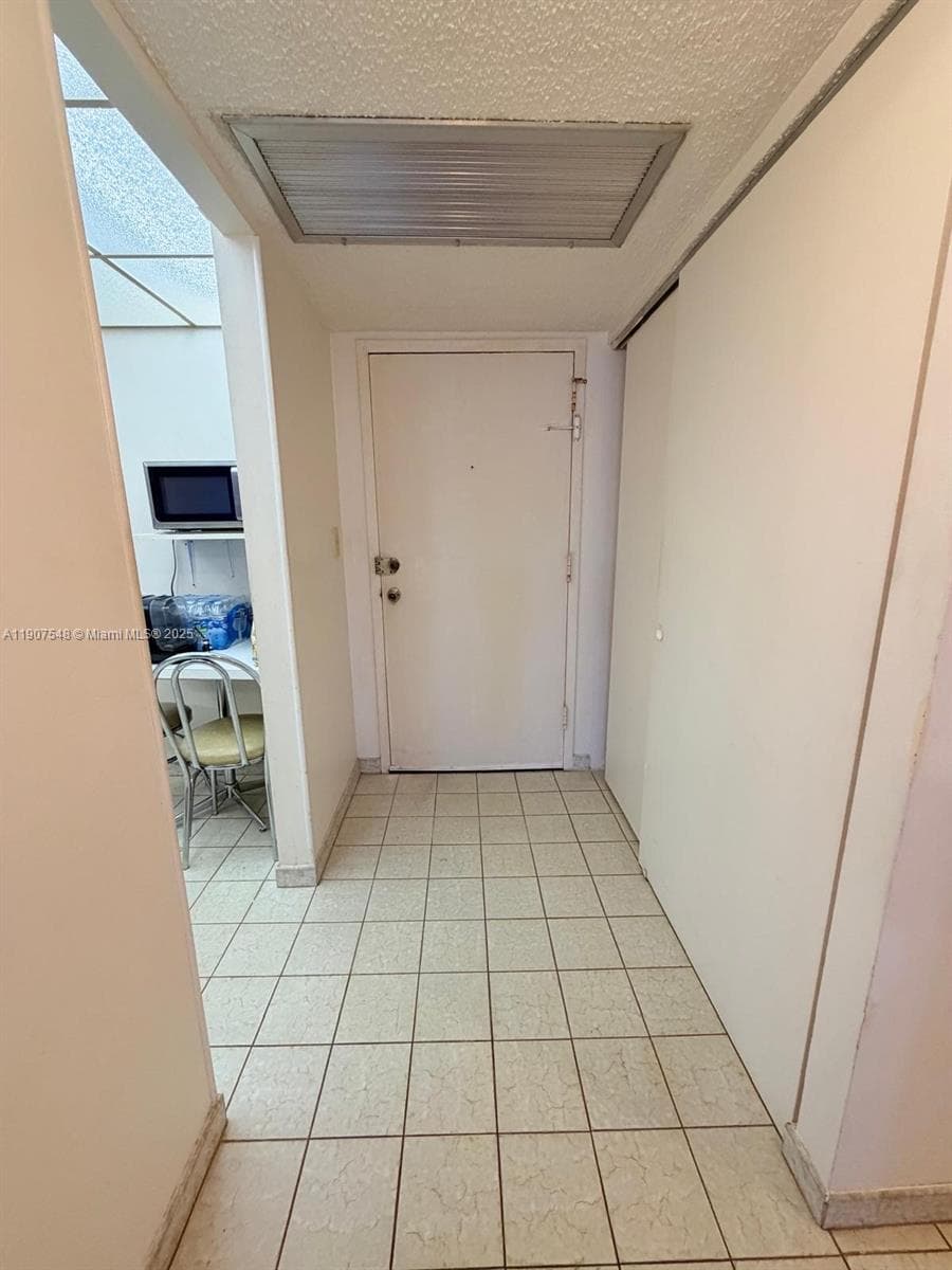 Desoto · #305 in Hallandale Beach - Photo 7