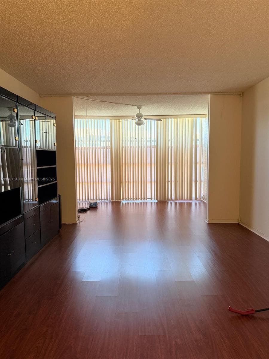 Desoto · #305 in Hallandale Beach - Photo 9