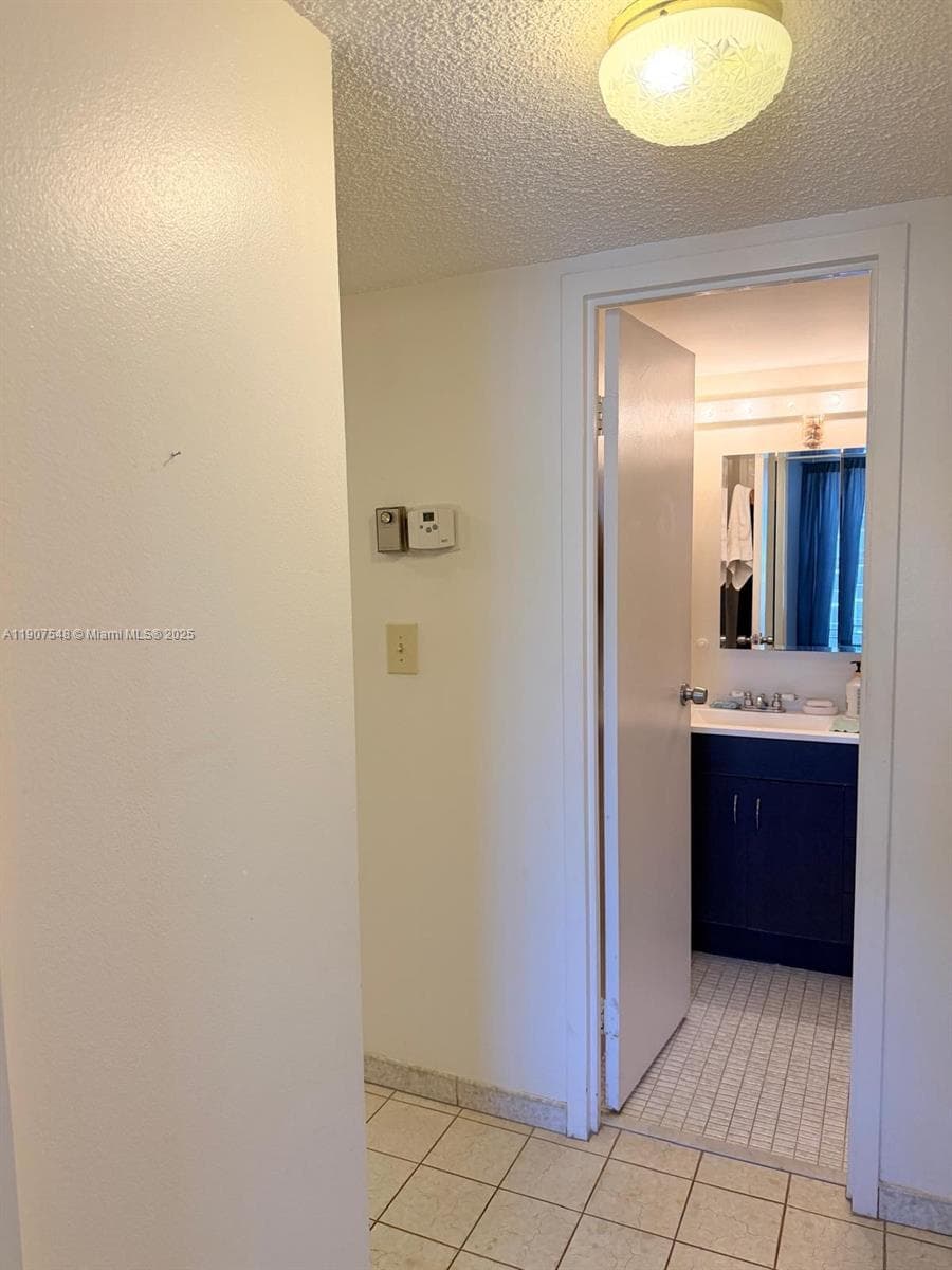Desoto · #305 in Hallandale Beach - Photo 11