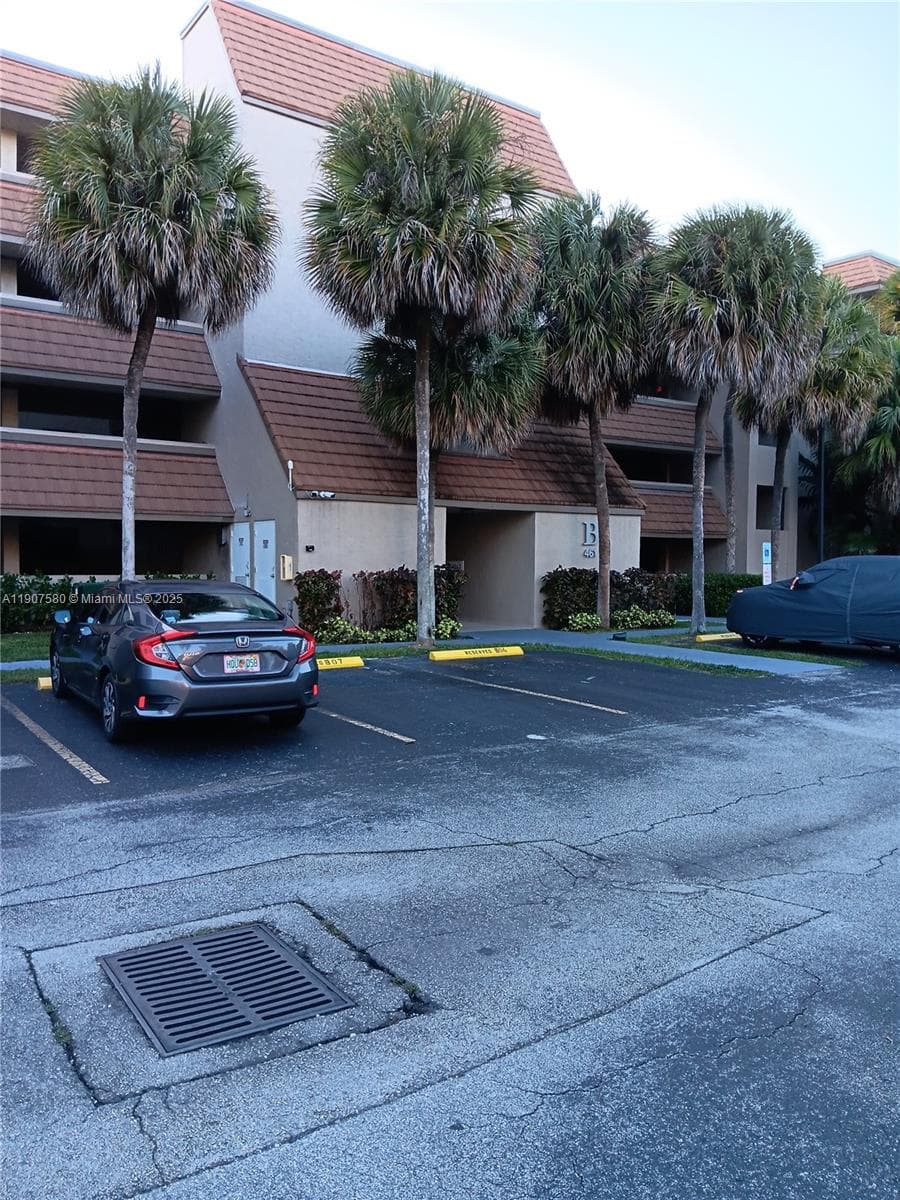 SUMMERTREE VILG CALIF CL · #304-2 in Miami - Photo 1