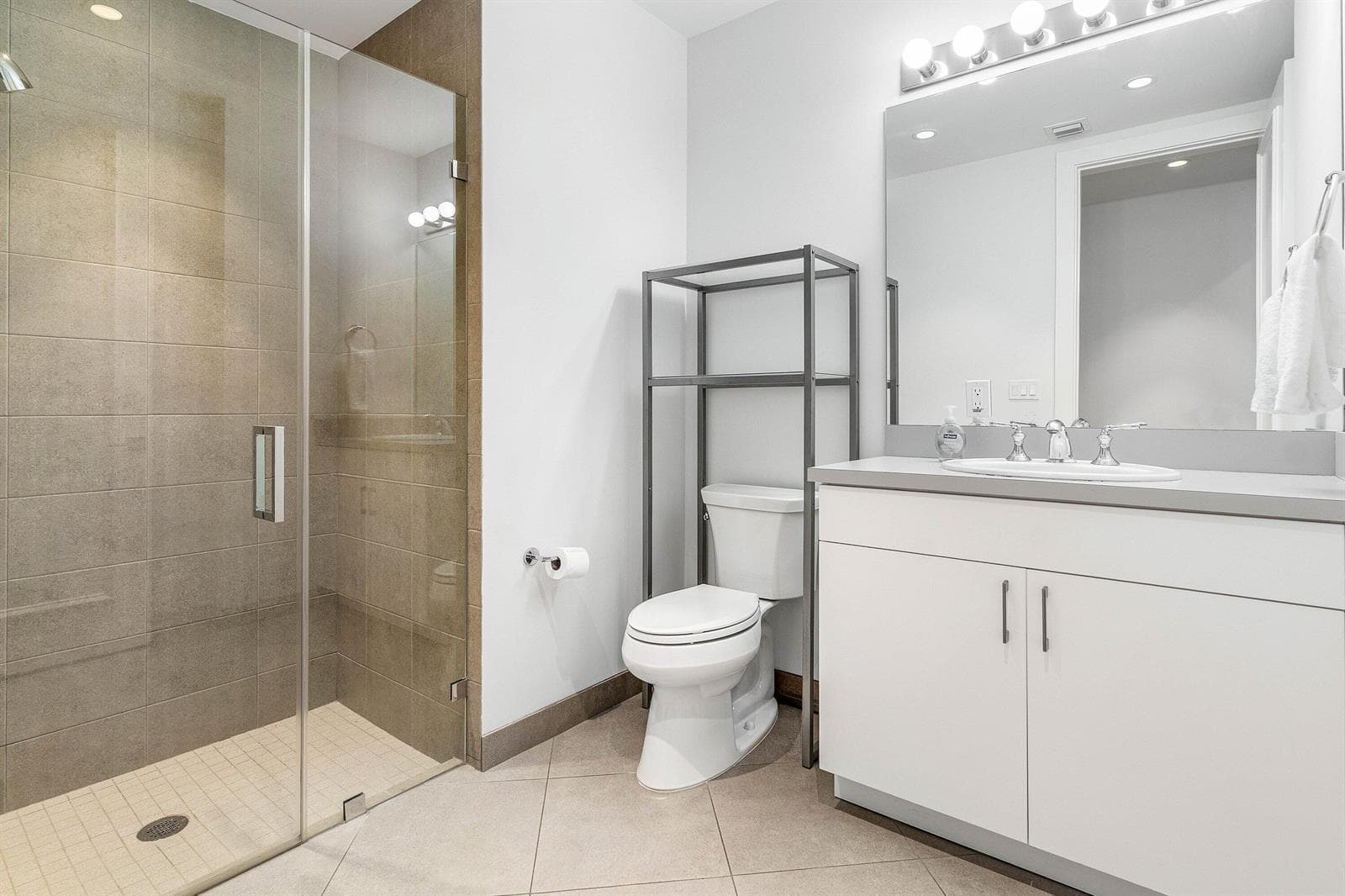 041-226PalmCourt-DelrayBeach-FL-33444-SM