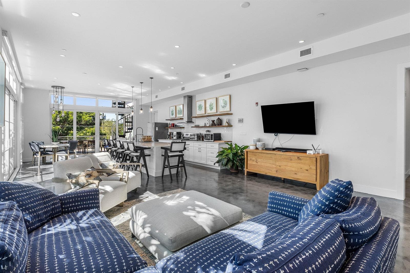010-226PalmCourt-DelrayBeach-FL-33444-SM