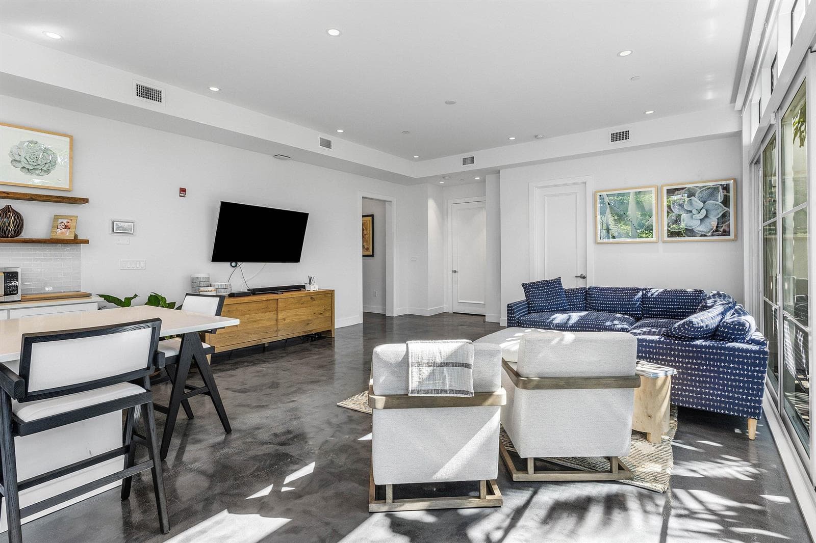 011-226PalmCourt-DelrayBeach-FL-33444-SM