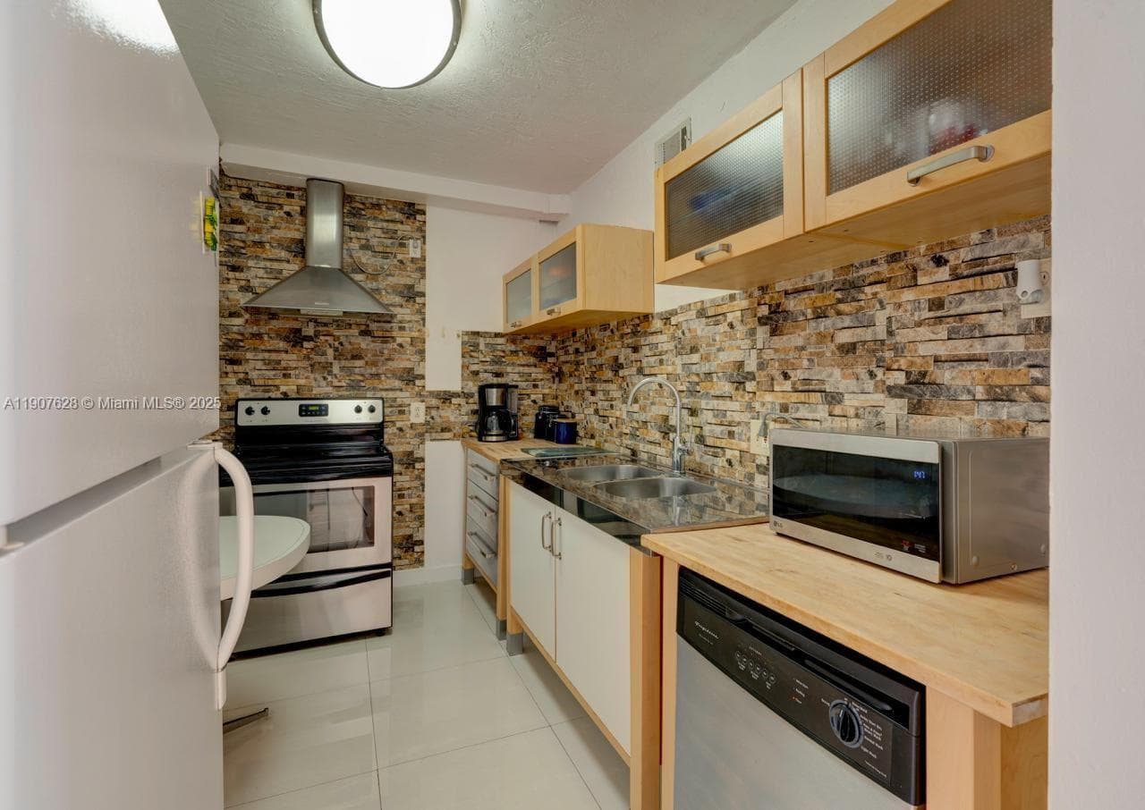 THE HEMISPHERES CONDO · #11 P in Hallandale Beach - Photo 26