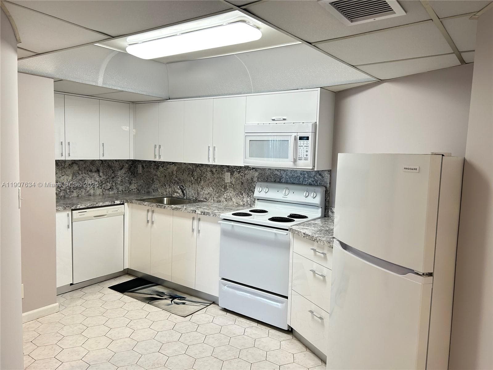 OCEANVIEW PARK CONDO · #511 in Hallandale Beach - Photo 7