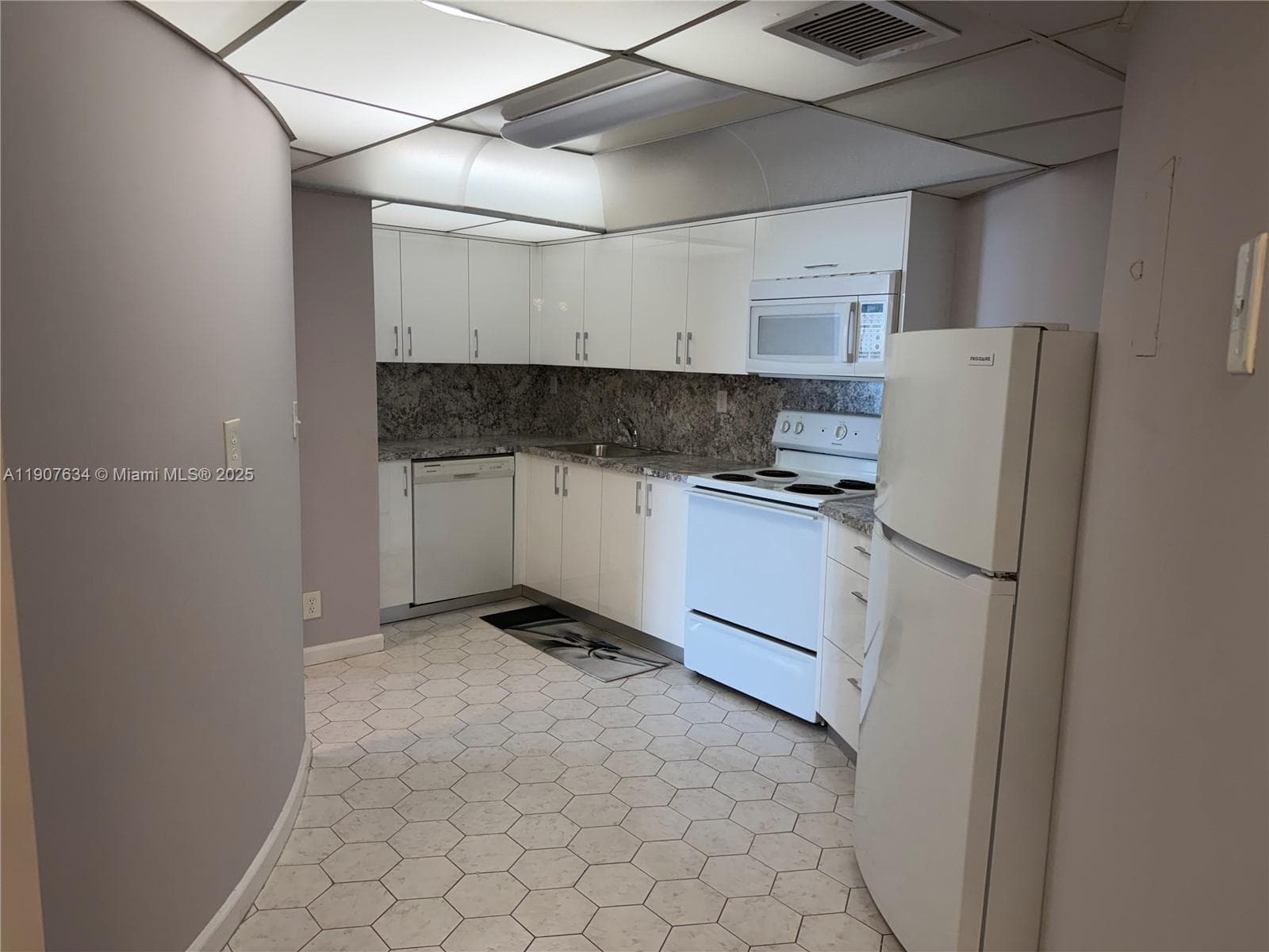 OCEANVIEW PARK CONDO · #511 in Hallandale Beach - Photo 8