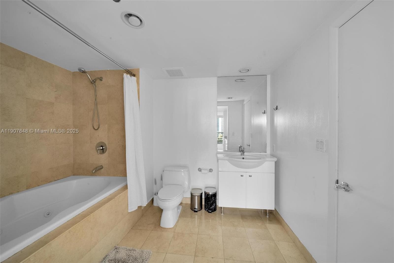BEACH CLUB CONDO · #1609 in Hallandale Beach - Photo 13