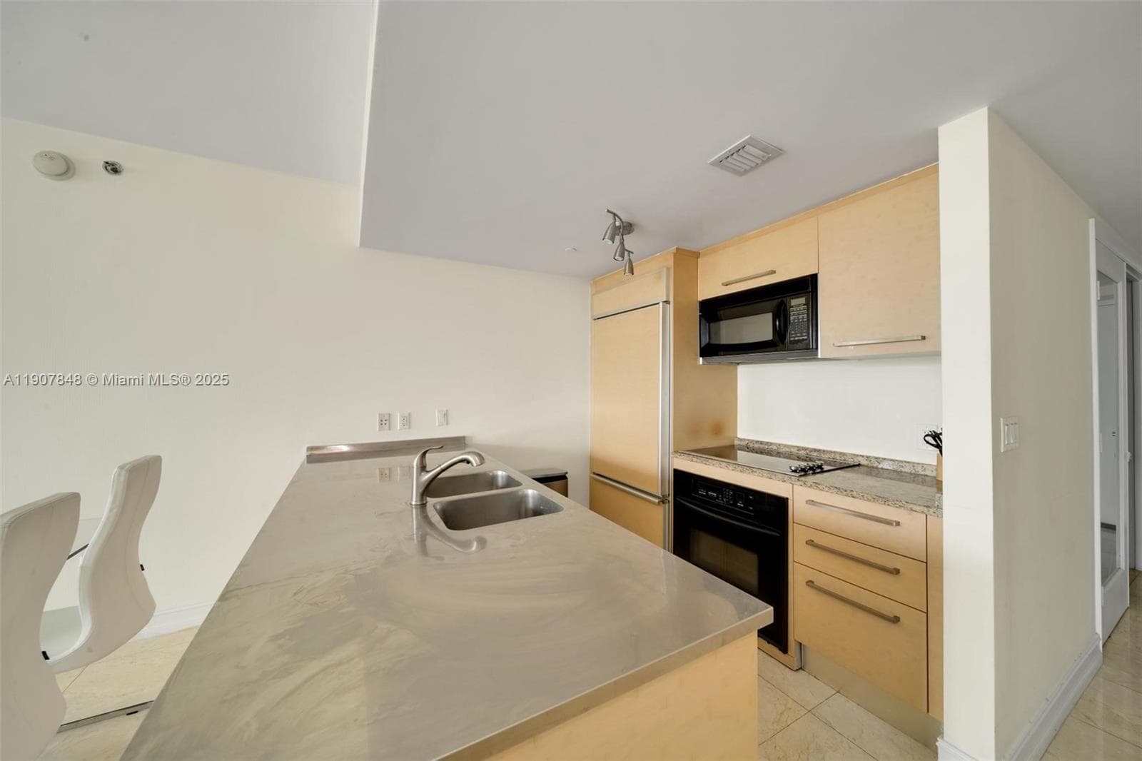 BEACH CLUB CONDO · #1609 in Hallandale Beach - Photo 8