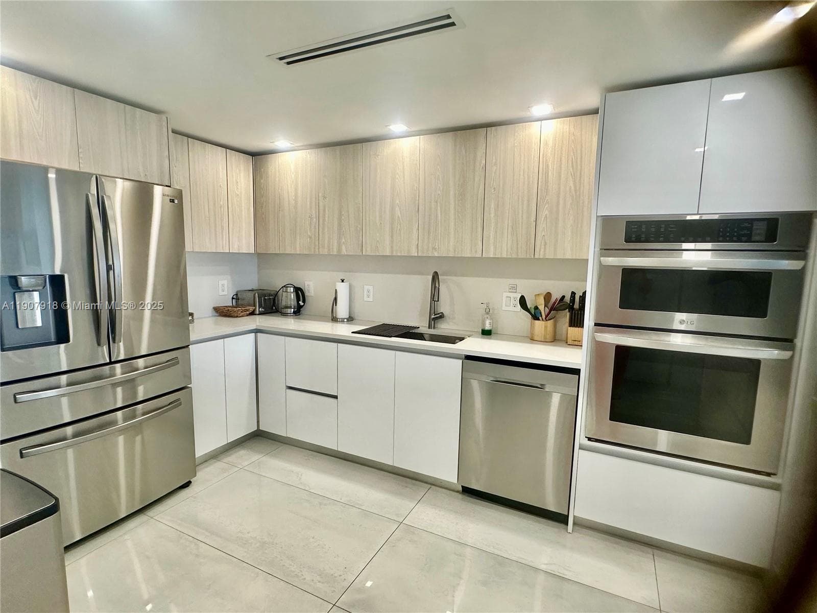 ARLEN HOUSE EAST CONDO · #2005 in Sunny Isles Beach - Photo 9