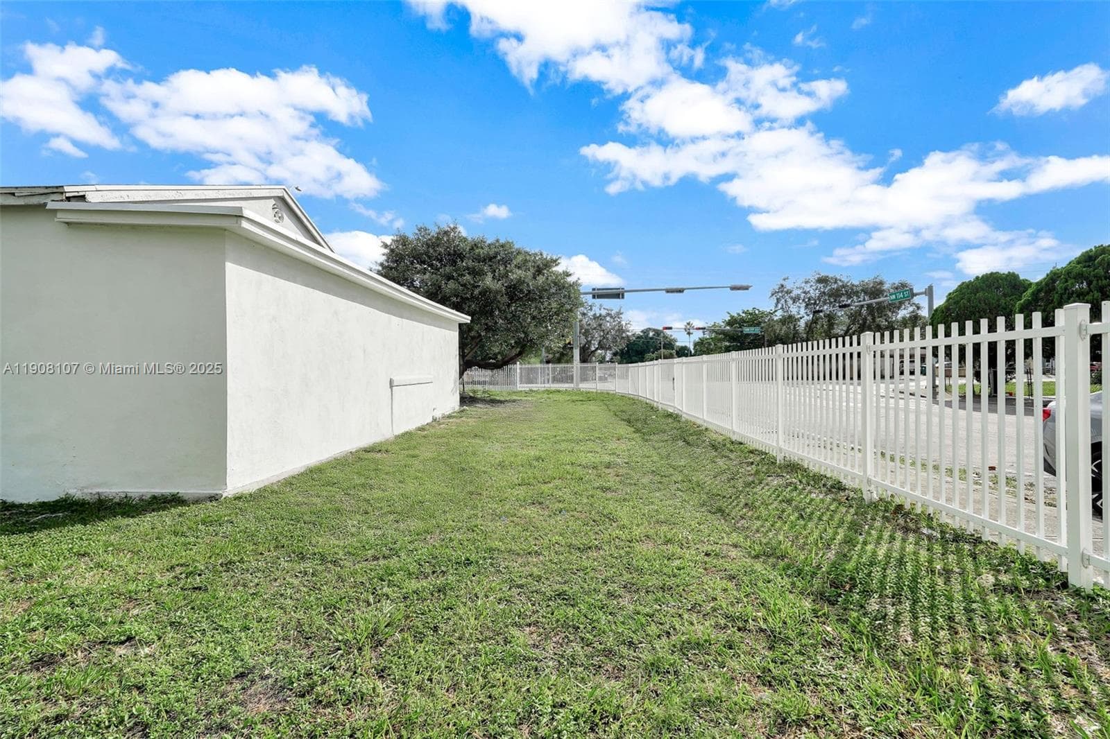 11406 NW 17th Ave photo 6