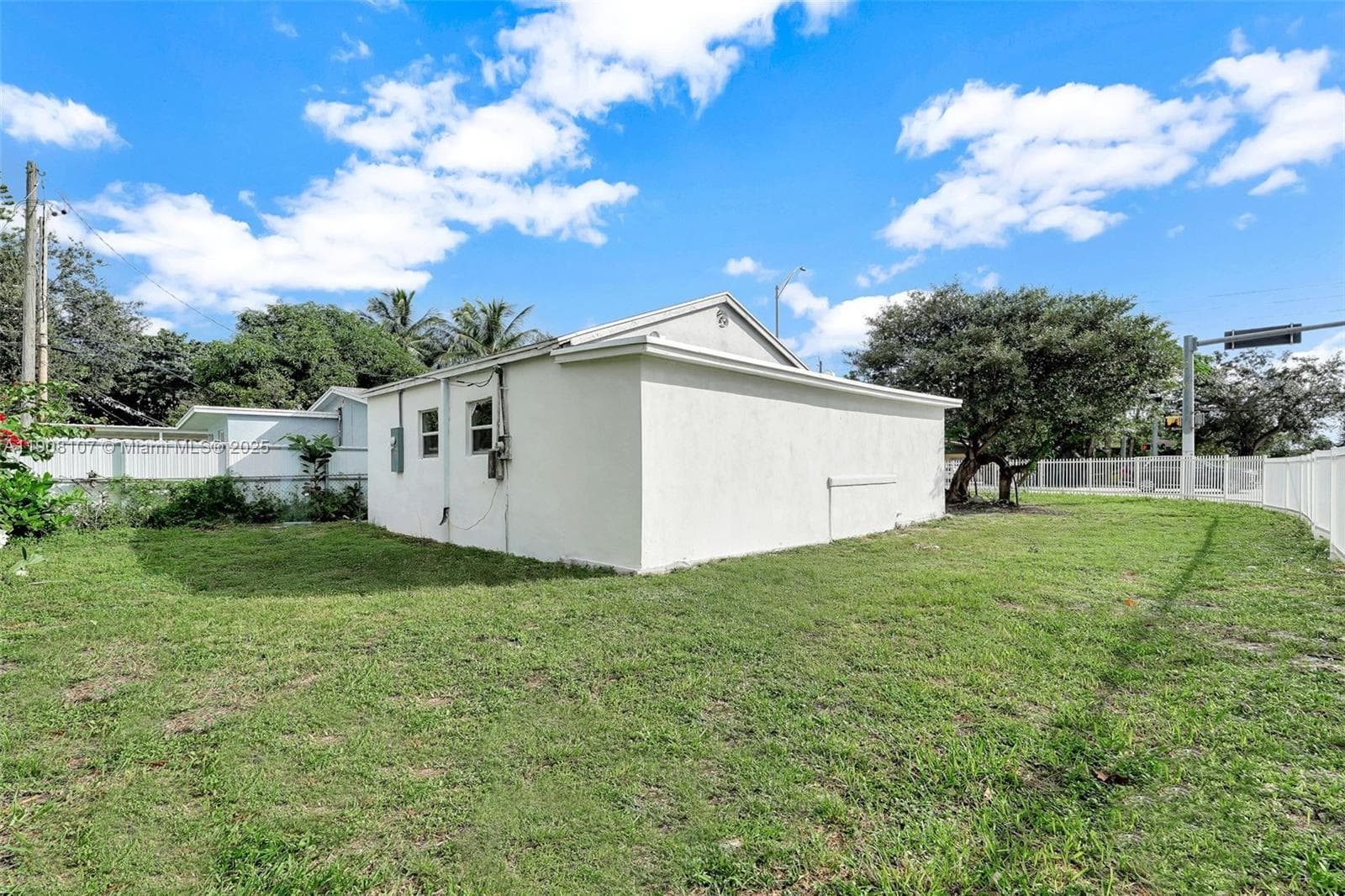 11406 NW 17th Ave photo 5
