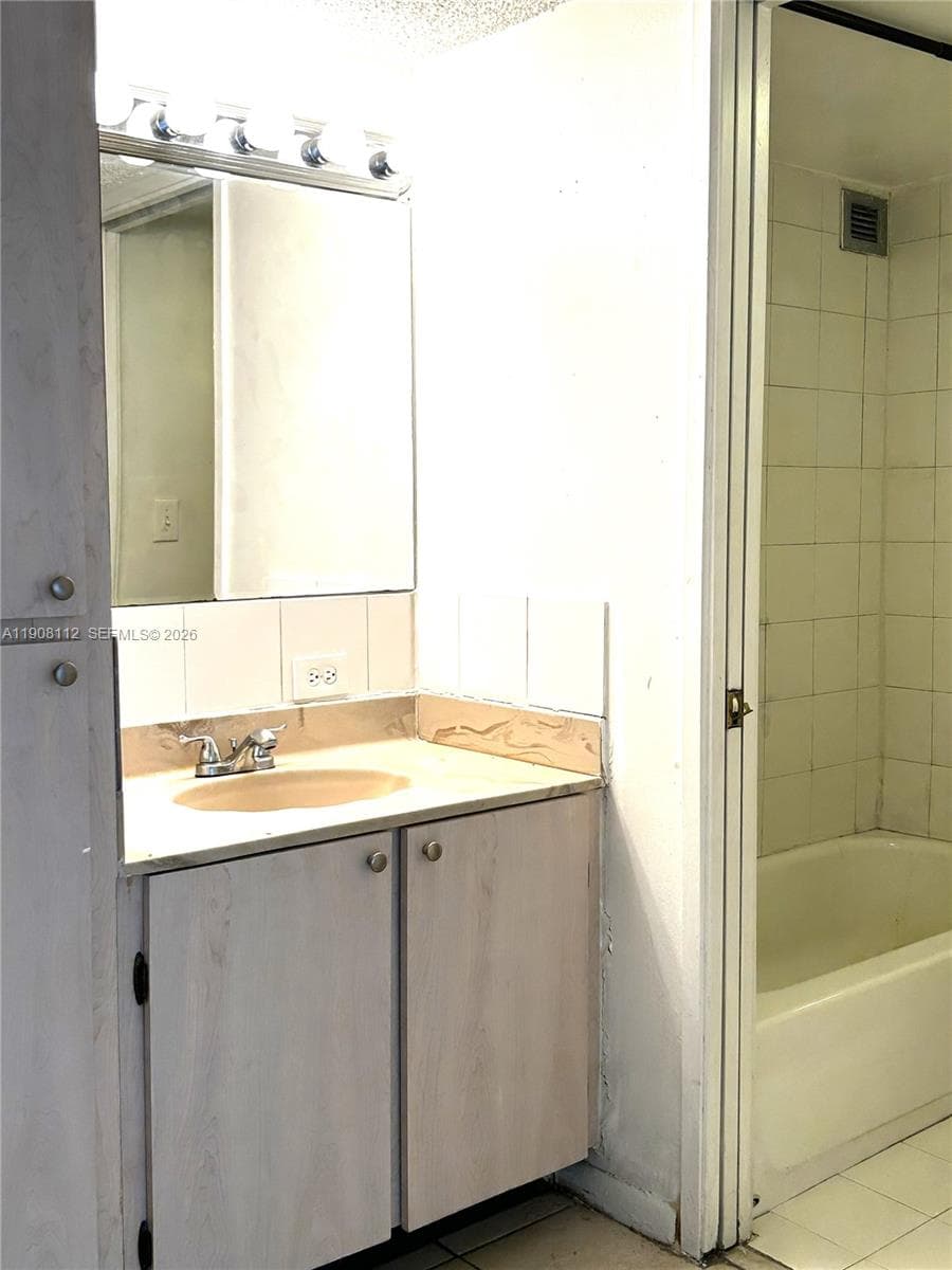 PLAZA OF AMERICAS CONDO P · #103 in Sunny Isles Beach - Photo 27